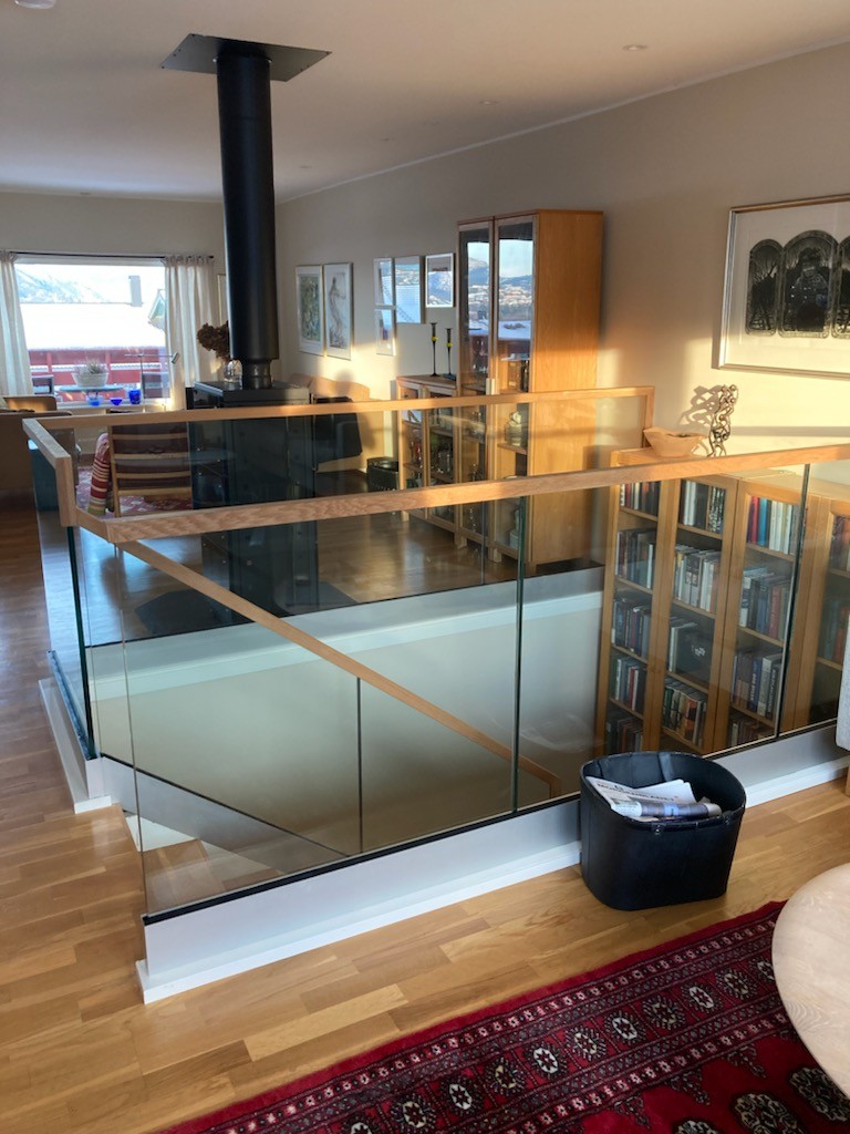 Boltefestet helglassrekkverk 12
