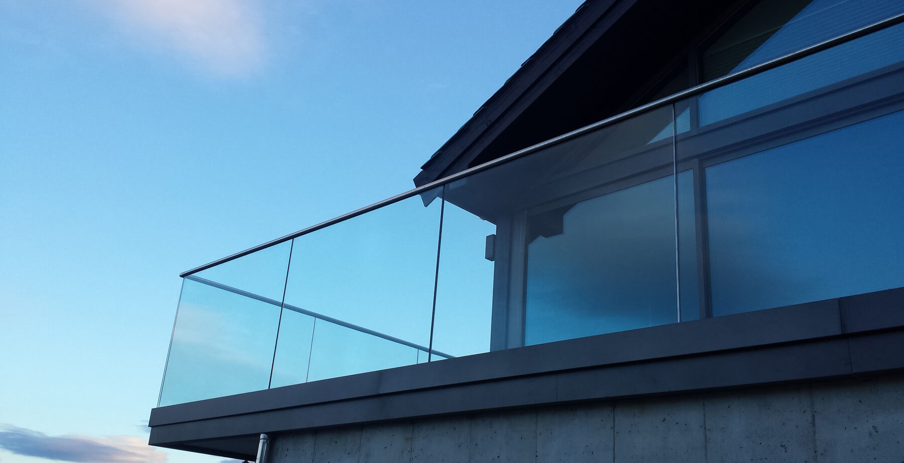 Helglassrekkverk side montert skinne 2
