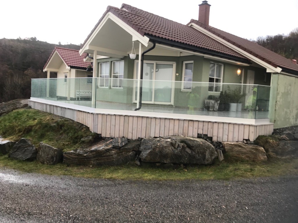 Helglassrekkverk topp montert skinne 6